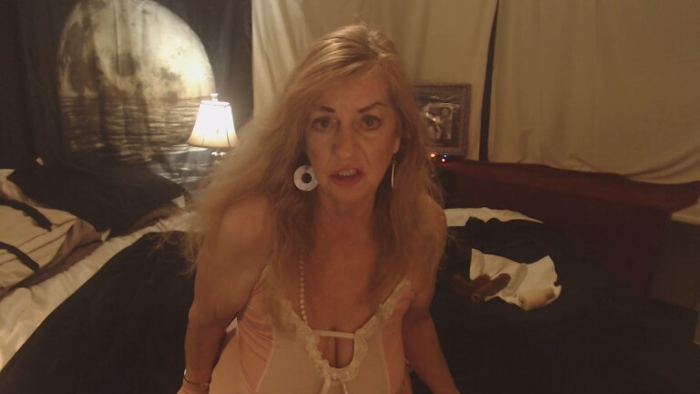 LV_Halley's Streamate show and profile