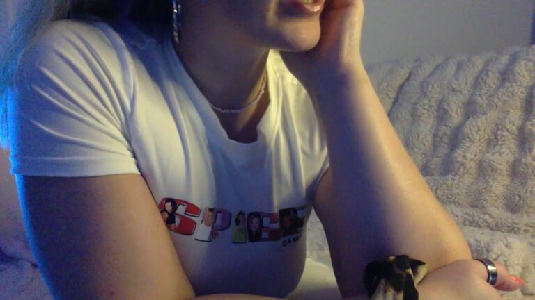 PeachyVelvetBunny's Streamate show and profile