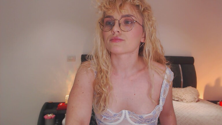 EVYE's Streamate show and profile